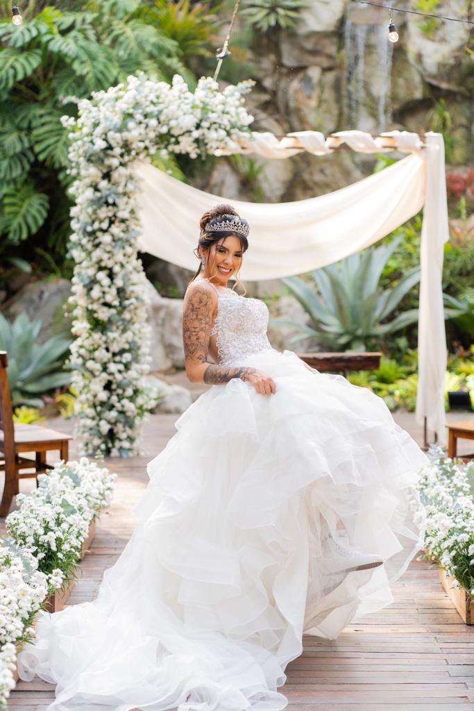 Casamento de conto de fadas: vestidos de noiva das princesas são toque de  mágica