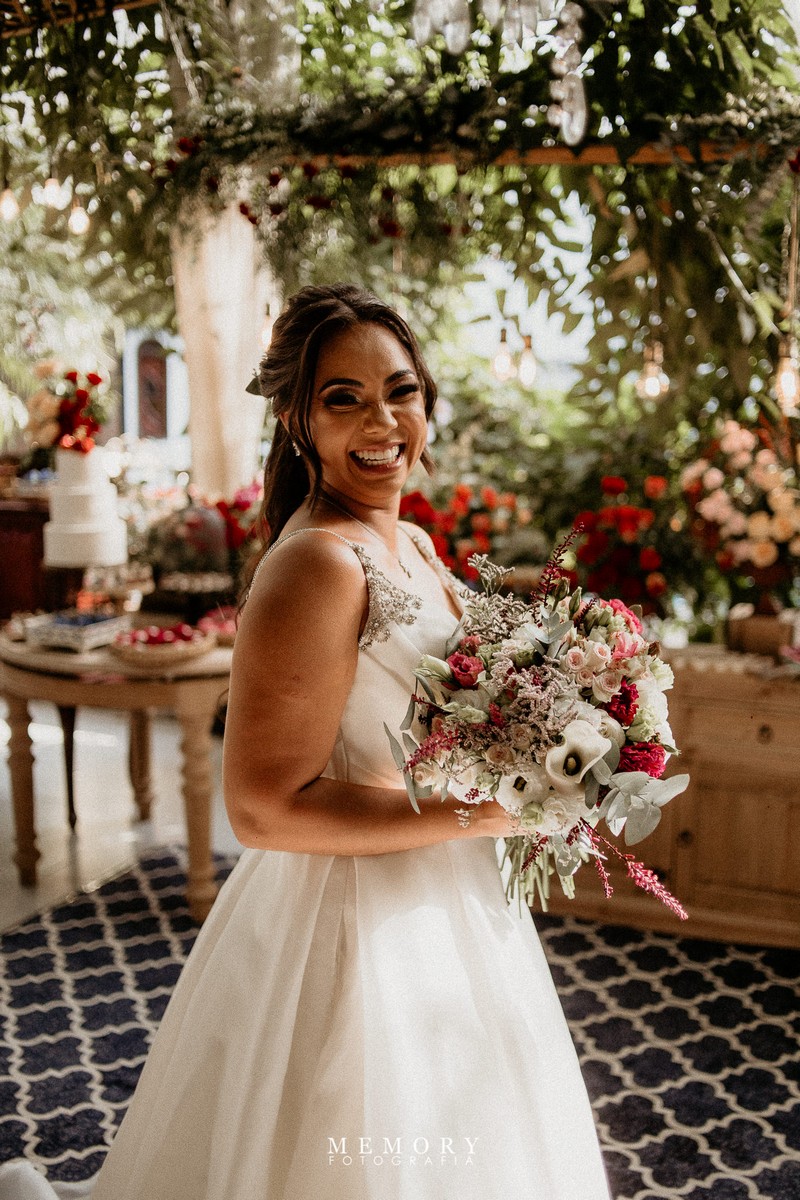 Muitas Flores na Decoração do Casamento