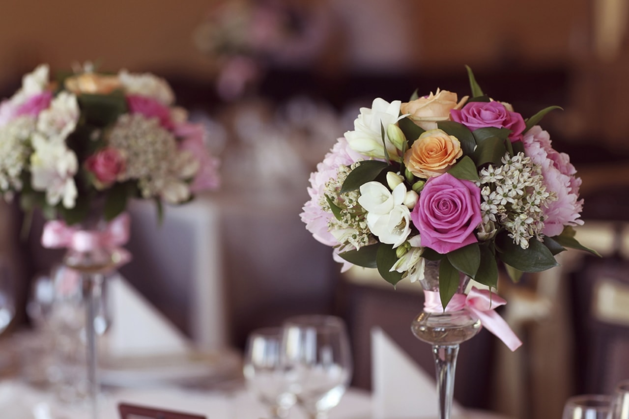 Flores Artificiais na Decoração do Casamento