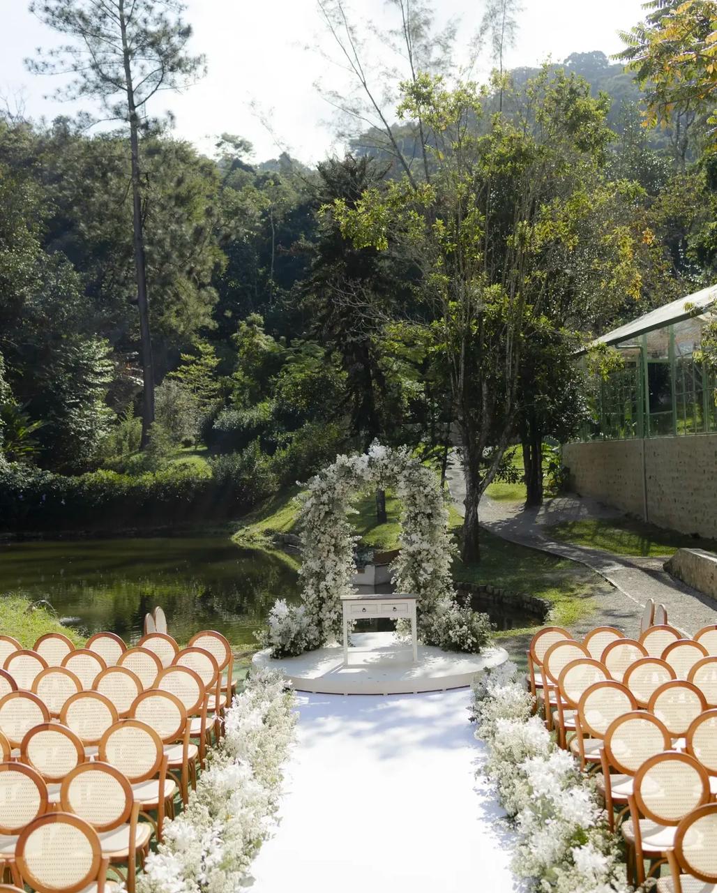 casamento no jardim com lago