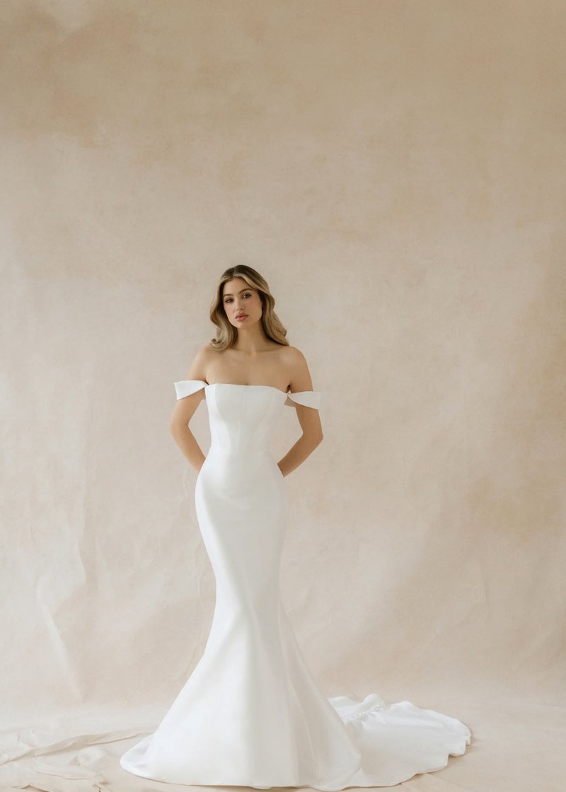 Vestido de noiva Aurélie, decote ombro a ombro de linhas limpas e corpete estruturado, modelagem sereia com cauda delicada — Coleção Superior Bridal by Internovias, Rio de Janeiro