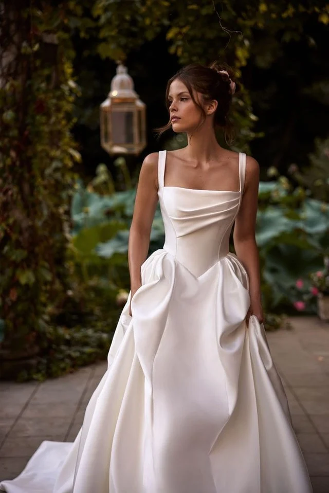 Minimalista em essência, mas único com uma silhueta pomposa, drapeado artístico e uma cauda de tirar o fôlego. 🤍🌹

@noivasdorj

#AuraPreview2026 #noivainternovias #internovias #casamento #vestidodenoiva #noiva #vestidodenoivaprincesa #wedding #riodejaneiro #casamentoblidado #casamentosimples #amor #fotosdecasamento #inspiracaodecasamento #brideinspiration #fotografodecasamentorj