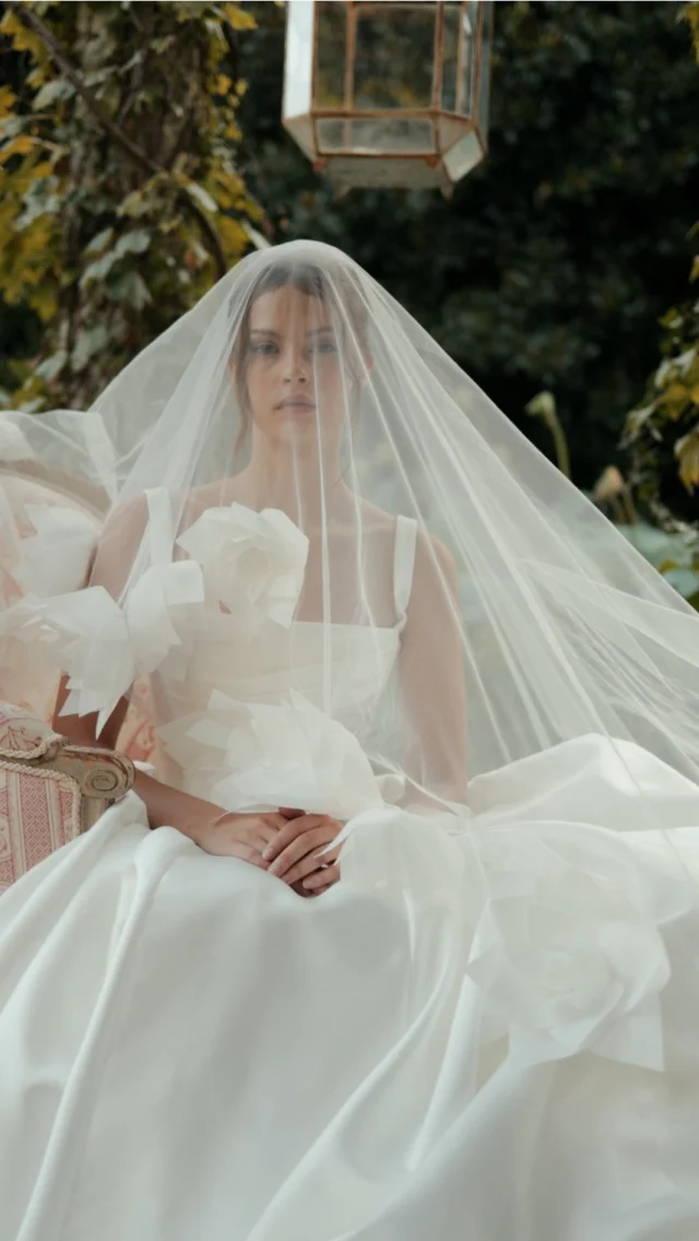 ✨Elegância que impressiona!
Vestido Internovias com corte princesa, alças estruturadas e acabamento impecável em cetim. Um clássico atemporal para noivas que querem marcar presença com sofisticação.

👰🏻‍♀️ Agende sua prova e encante-se!

@noivasdorj

#AuraPreview2026 #noivainternovias #internovias #casamento #vestidodenoiva #noiva #vestidodenoivaprincesa #wedding #riodejaneiro #casamentoblidado #casamentosimples #amor #fotosdecasamento #inspiracaodecasamento #brideinspiration #fotografodecasamentorj